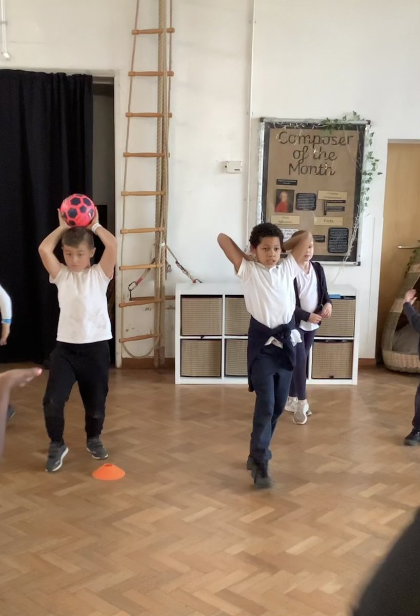 IPMATTowngate's tweet photo. #class3TPA enjoyed developing their ball skills today in #PETPA. They practised dribbling the ball and throwing and catching using chest pass and over head pass. https://t.co/m2Nvnr2hqM