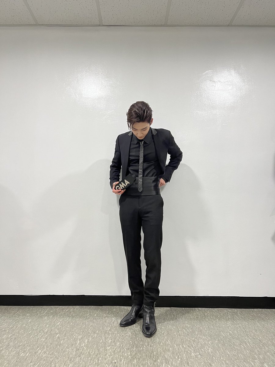 dailykmoon's tweet photo. HES SUCH A BOYFRIEND OMG https://t.co/TqU2UhvGOu