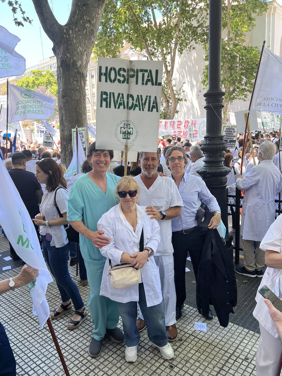 mariofitzm's tweet photo. Reclamando por nosotros y por USTEDES!! Porque aunque tengas la mejor prepaga si tenes un accidente te llevan a un hospital!! Esto es por y para todos!! Ayúdanos con tu RT https://t.co/wr4xwV98kf