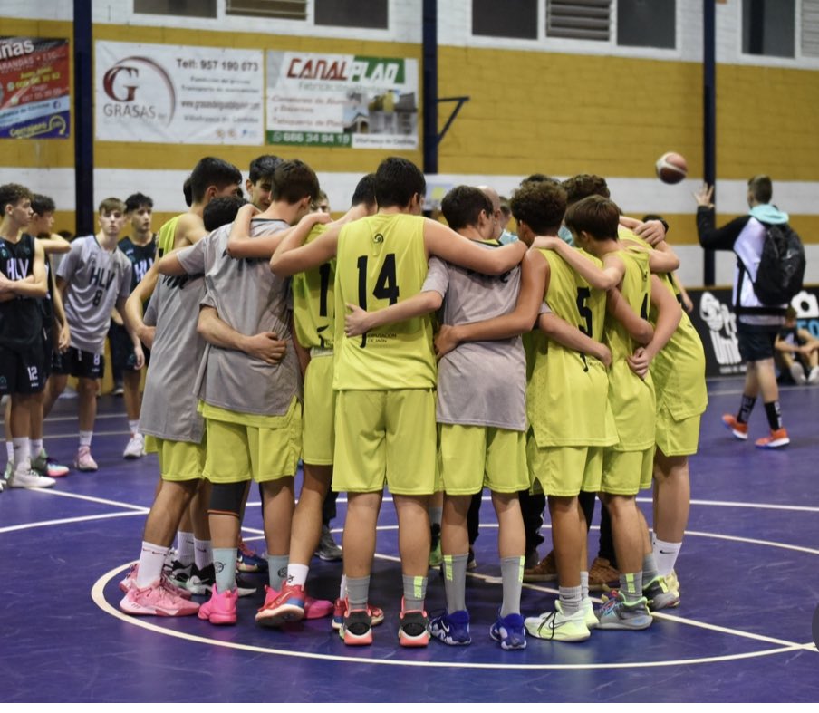 jcpallaes's tweet photo. Si hay algún regalo que le esta aportando el deporte a @JuanCaPallaress SON VALORES: compañerismo, compromiso, respecto y admiracion por el rival, capacidad de superacion y motivación de logro. Que suerte. Sigue así, hijo y enhorabuena.#A8CM2022 @FAB_Andaluza @FABJaen @CBAndujar https://t.co/75RmZCiXtN