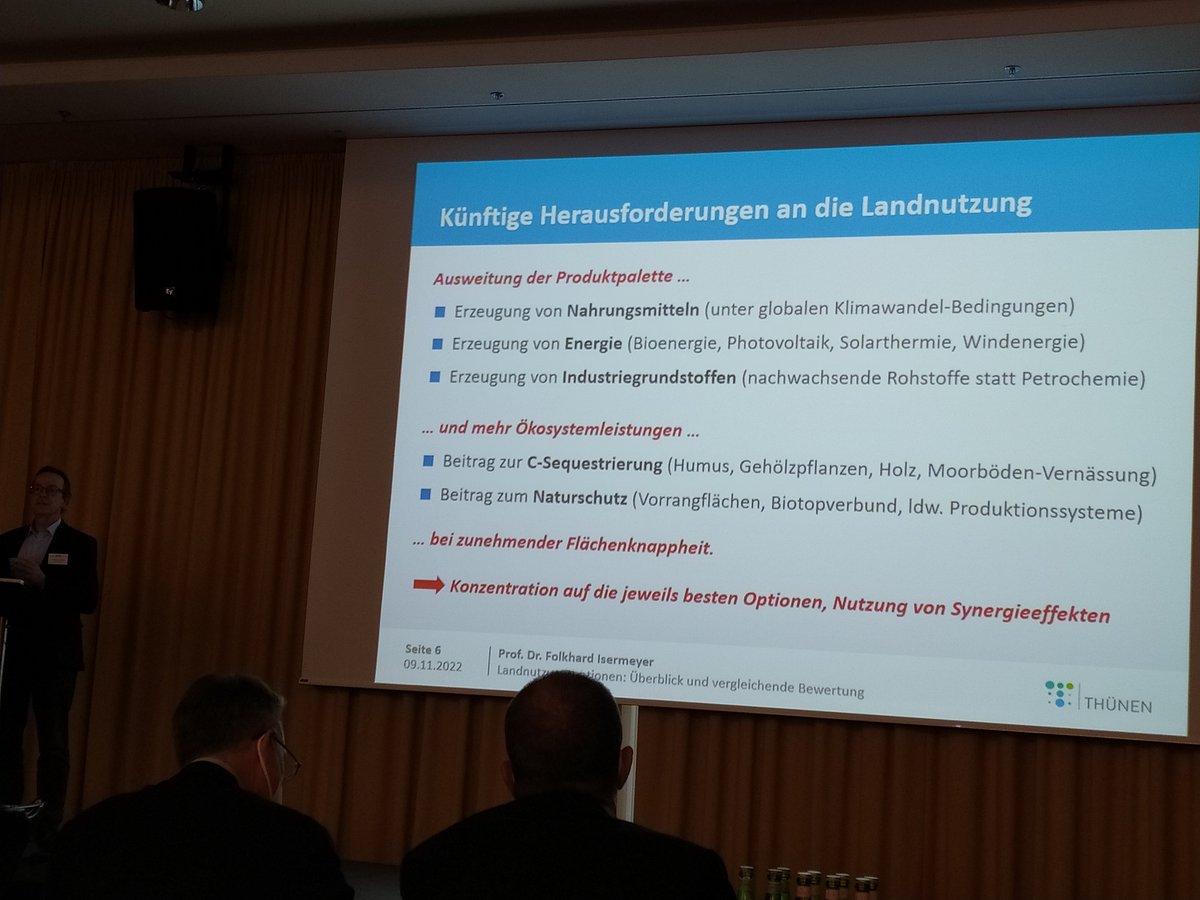 Gelungene Übersicht über die Anforderungen an die zukünftige Landnutzung von Prof.Isermeyer vom TI <a href="/Thuenen_aktuell/">Thünen-Institut</a> auf dem strategischen Forum der @DAgrarFA in Berlin.