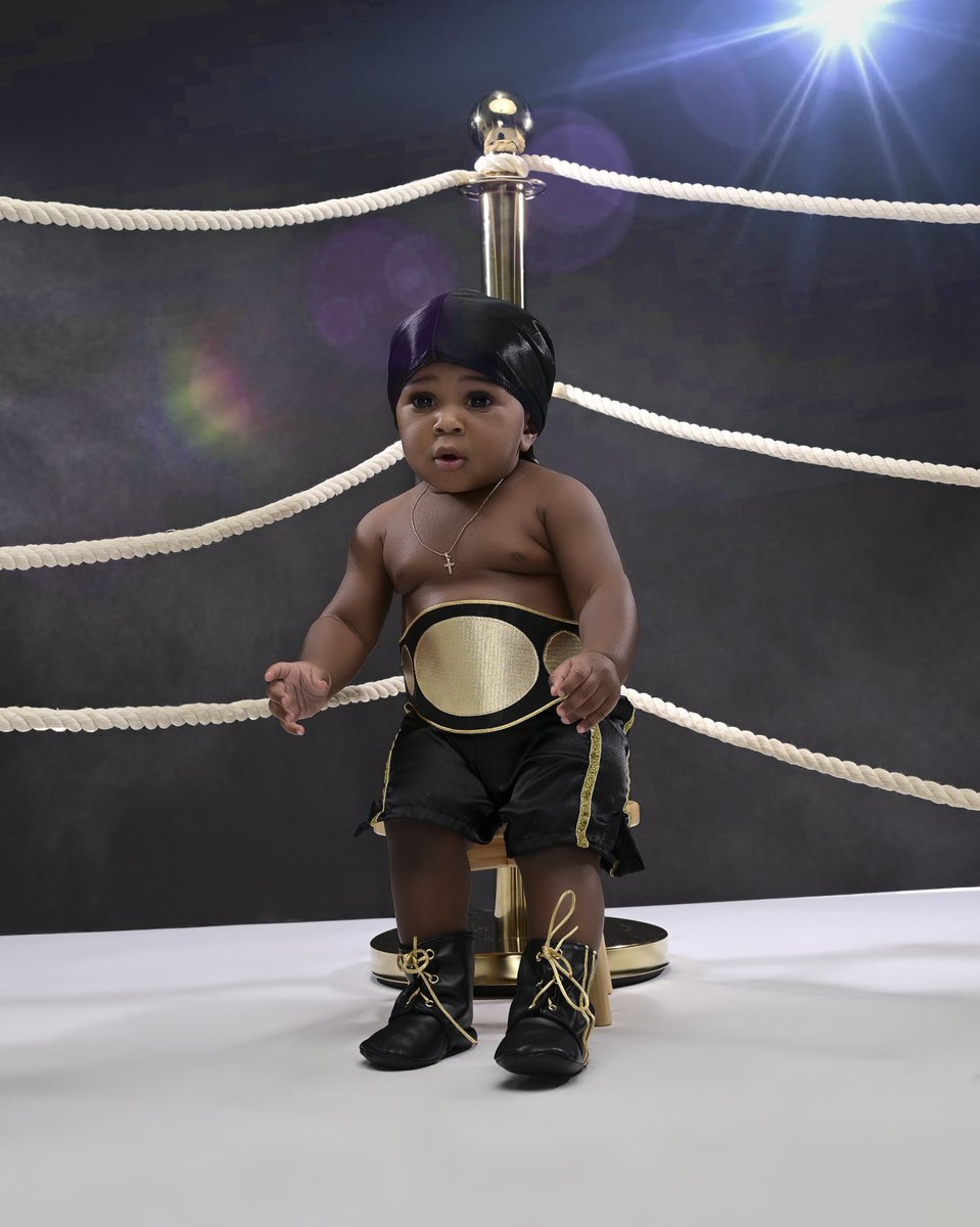 Weighing in a solid 27 pounds, we have the BIRTHDAY BOY!!!!🥊