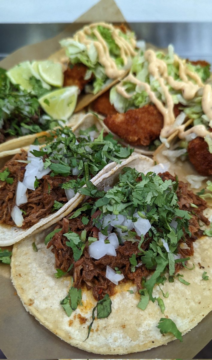 1goatroti's tweet photo. I can spend all day eating in Kensington Market even though we've explored the neighborhood countless times. This past weekend we stopped in at @elreymezcalbar, Gus Tacos, and @WandaPieSky. As usual they did not disappoint. 
@SeeTorontoNow @Kensington_BIA https://t.co/XYHILi2cV0
