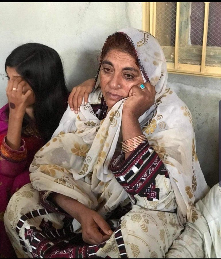 Hani_Baloch20's tweet photo. Who can measure the suffering of this mother that bearing the pain of her martyr son and waiting for other abducted son to be released. 
#ReleaseAsifAndRasheedBaloch 
#EndEnforcedDisappearances
#SaveBalochMissingPersons https://t.co/VGKFSvAgB4