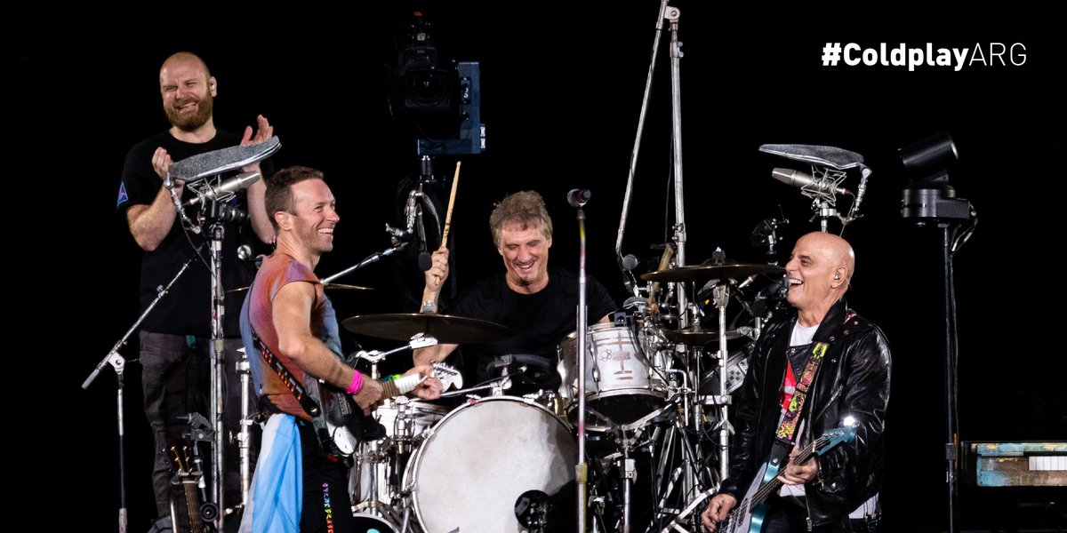 RadioDisneyLA's tweet photo. ¡Increíble!✨ En el show número 9 de @coldplay estuvieron como invitados @ZetaBosiobyZeta y @CharlyAlberti para hacer vibrar River con un toque de @sodastereo.
#ColdplayArg #Novedades https://t.co/wY9ghw6Hjb