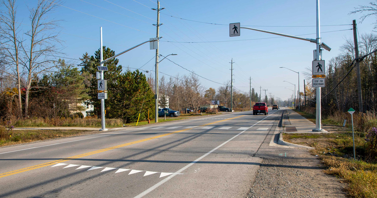 YorkRegionGovt's tweet photo. The pedestrian crossover at Baseline Road and Dalton Road @georginatown was installed and improvements are now complete. Learn more about traffic signals and pedestrian crossovers: https://t.co/Kyat4ZFCyM #MoveYR https://t.co/WYEnYpg0sF