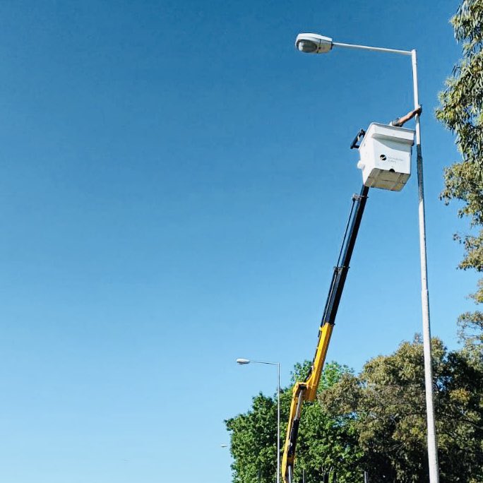 CorredoresAR's tweet photo. ¡Más tareas de mantenimiento para la #RN3!

➡️ En el #km307 realizamos el perfilado y calce de banquinas.

➡️ Sobre el #km92 llevamos a cabo reparación y mantenimiento de las luminarias. https://t.co/RUeKRBlvqs