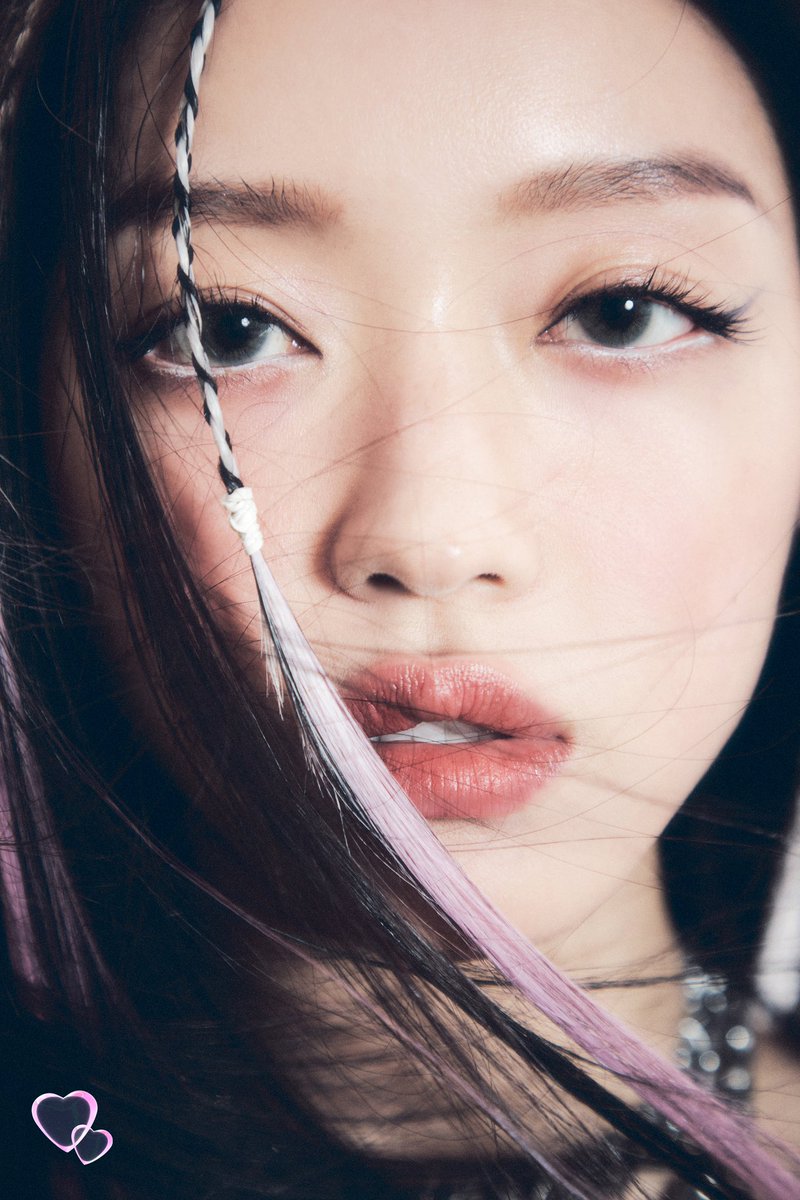 8_OHMYGIRL's tweet photo. #유아 #YooA #SELFISH https://t.co/fFFk9Htpar