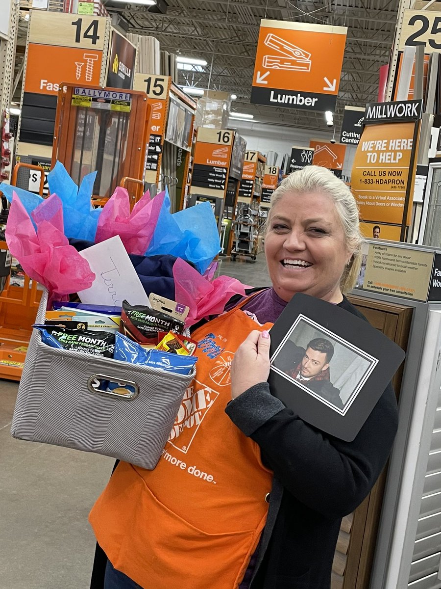 JaySt3venson's tweet photo. Day 2 of ASDS appreciation week
@hd8994 ! @terricrewse WE #appreciate you! Gift basket personalized with a Justin Timberlake photo for your office! #byebyebye #ASDSappreciation #D150 @NancyHenryTHD @jillcappel @Longwell2M @RndmWillSmith @LilyGSV @LemmaTony https://t.co/EYv64vHv6s
