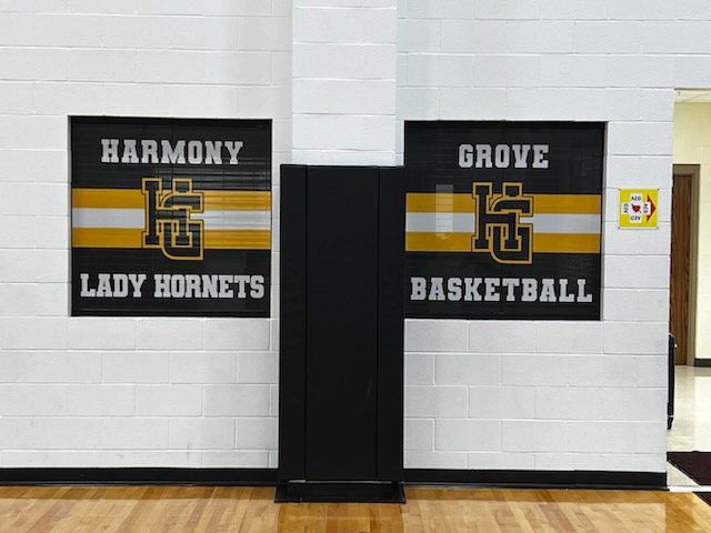 GC_Image's tweet photo. New door and window perf designs for @HGHornetsMBB turned out π₯π₯ from our creative director @C2CDesign1 We always enjoy working with @CoachPottsCHG and the Hornets!!
#gcifamily #custombranding #doorwraps #windowperf https://t.co/ILWRbfFWwa