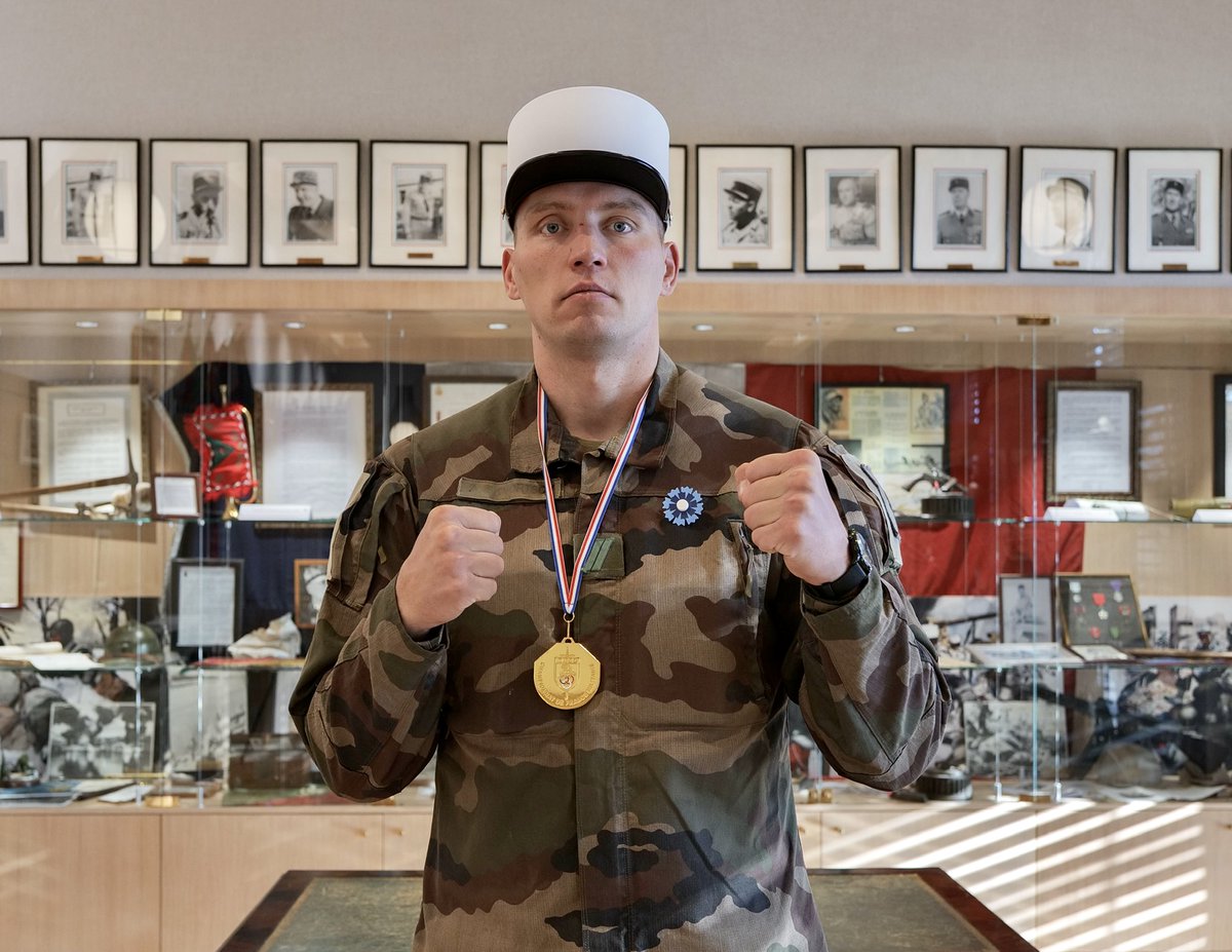 [#armeedechampions]

🟢🔴 le caporal Andrei est le nouveau champion de France militaire de boxe poids lourd 🥊

Après quatre jours de combats, notre champion a représenté la #13DBLE jusqu'au dernier coup.
Félicitations !

#espritguerrier #LégionEtrangère