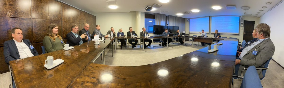 Liiton johtokunta tapasi tänään pirkanmaalaisia kansanedustajia eduskunnassa. Mukana <a href="/ArtoPirttilahti/">Arto Pirttilahti</a> <a href="/artosatonen/">Arto Satonen</a> <a href="/JouniOvaska/">Jouni Ovaska</a> <a href="/satuhassi/">Satu Hassi 💙💛</a> 

Ministeri <a href="/kurvisentwiit/">Antti Kurvinen</a> ja Maa- ja metsätalousvaliokunnan pj. <a href="/AnneKalmari/">Anne Kalmari</a> myös kävivät puheillamme.

Hyvää keskustelua. Kiitos kaikille.