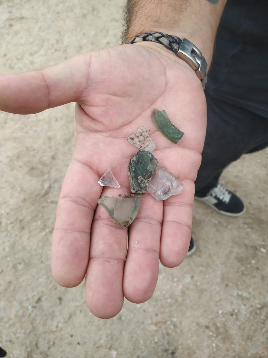 CampoPaloma_VK's tweet photo. Según el @MADRID el terreno está en buen estado, debe ser que no se han acercado lo suficiente para ver qué el suelo es cascajo y está lleno de cristales. La capa de arena/tierra que debía de tener ha desaparecido por las inclemencias del tiempo y por el uso. No hay mantenimiento https://t.co/2CakbDb6qs