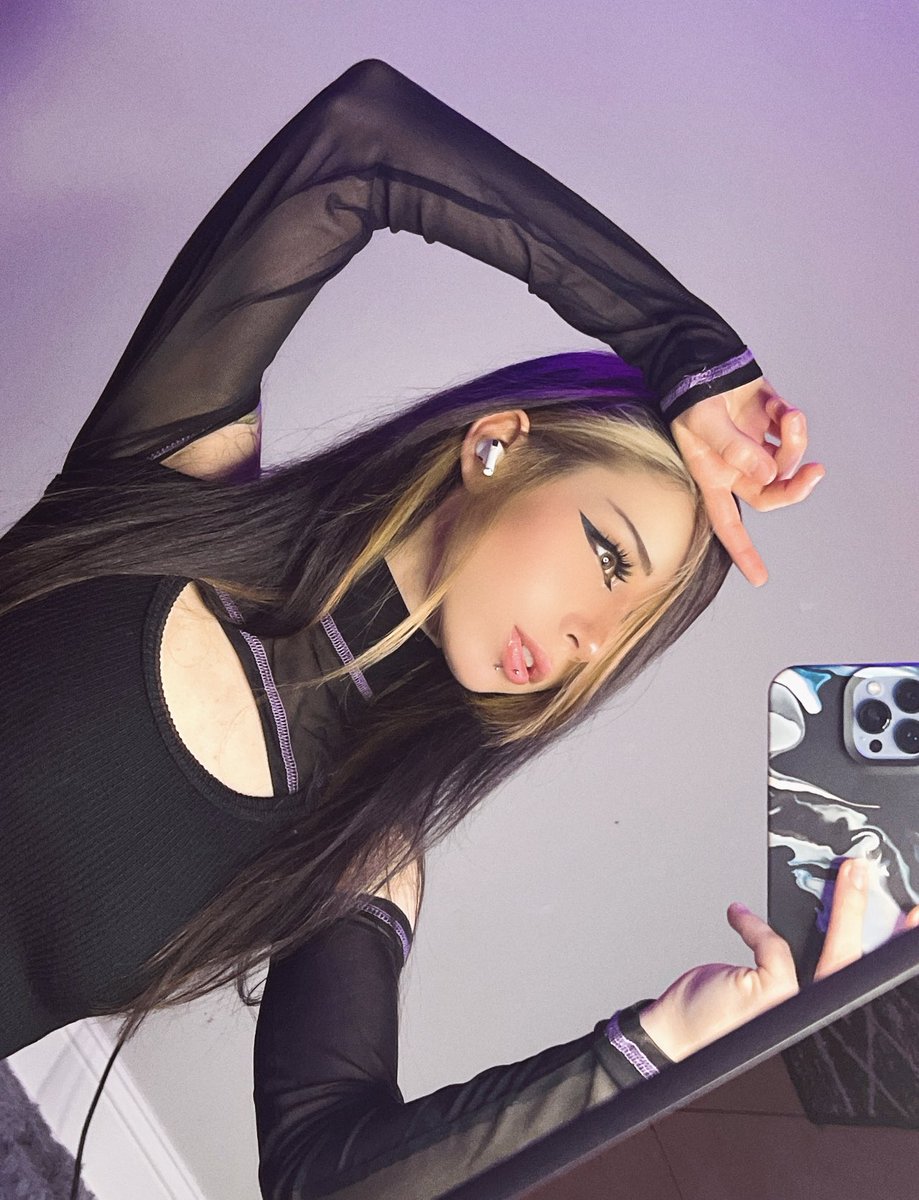 kiwithesmol's tweet image. good morning gamers :)