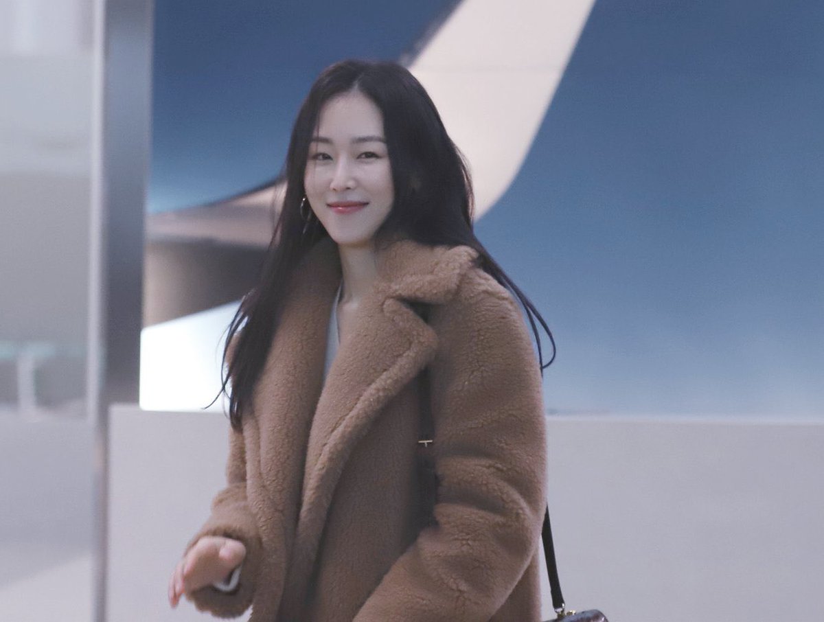 hehehe_UvU's tweet photo. :¨·.·¨:         
 `·. 내가 좋아하는 공항 서현진 https://t.co/FobTrwZjST