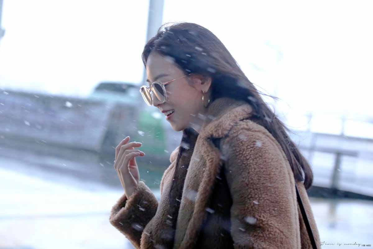 hehehe_UvU's tweet photo. :¨·.·¨:         
 `·. 내가 좋아하는 공항 서현진 https://t.co/FobTrwZjST