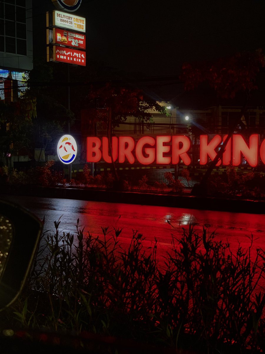 rhiorhio's tweet photo. Baru pertama kali liat logo burger king buat campaign ramah disabilitas, saluuutt @BurgerKing_ID https://t.co/zBbi1tE6jW