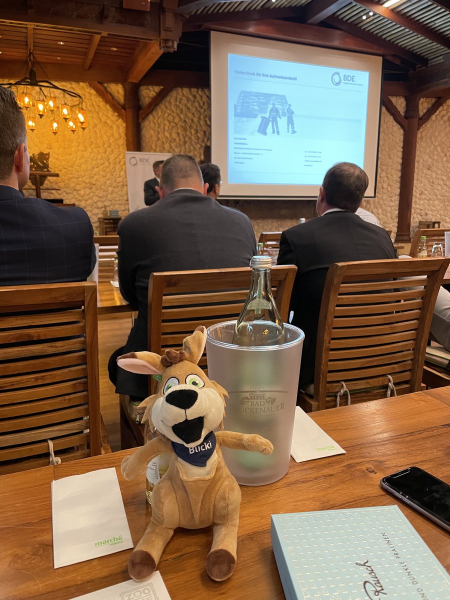 Regionalverbandstagung Ost des <a href="/bde_presse/">BDE e.V.</a>
… und wir waren eingeladen! 📬 🤩
Heute konnten wir viele Unternehmen, für die das Thema Verkehrssicherheit mit #Güterfahrzeugen 🚛 sehr wichtig ist, ansprechen und von #Blicki 🦘 erzählen. Nochmals DANKE an den BDE!! #JahrdesKängurus