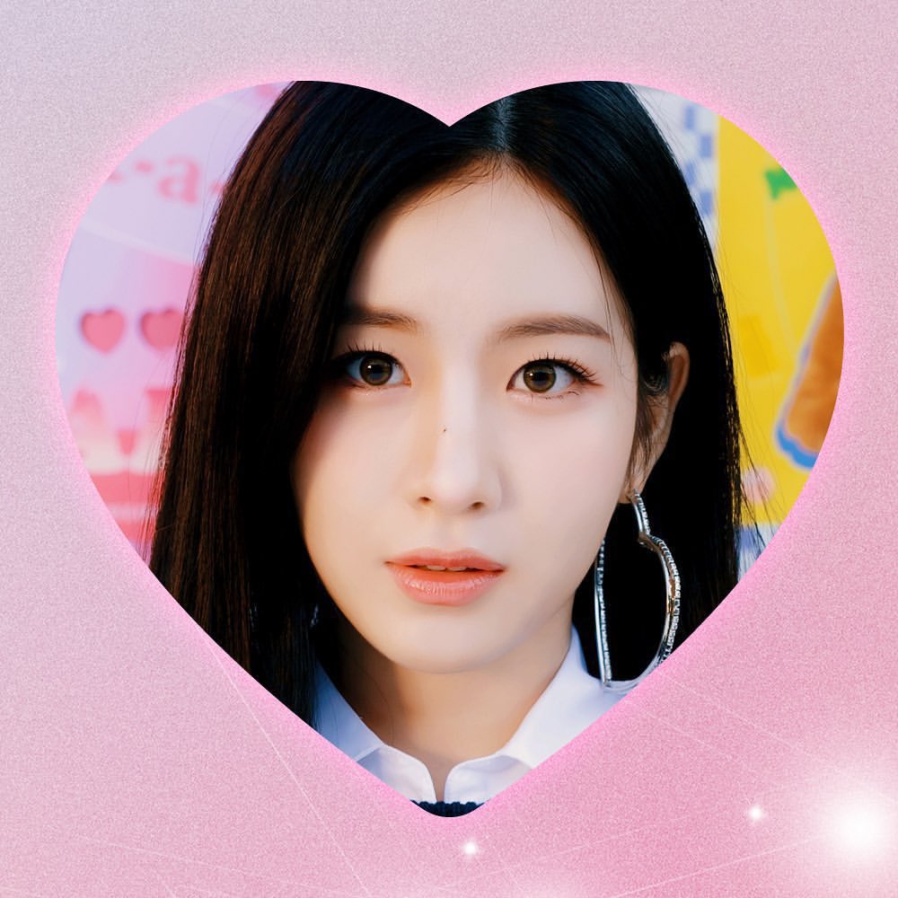 2003O211's tweet photo. 개인적으로 프레임안에 있는 인스타 버전이 더 좋음!! https://t.co/xNDc1b1s1U