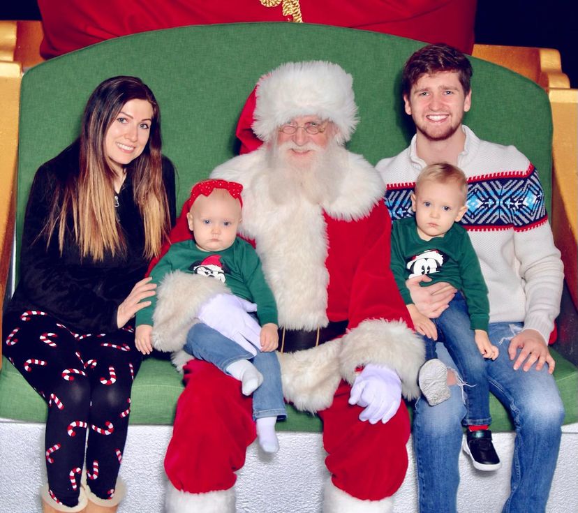 Santa's sleigh is on its way! Get your wish list ready and pre-book your spot with jolly ol' Saint Nick here: bit.ly/3DvE3BU

📸: jessicaaddante