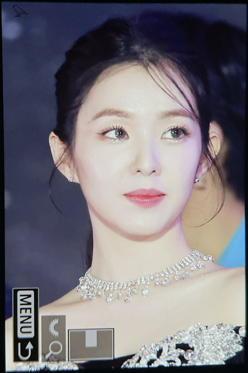 wndmrymxff's tweet photo. who gaf about cb when irene looks like this UNEDITED??? she just called me ugly in 329 ways im crying https://t.co/3V0QbqdHaZ
