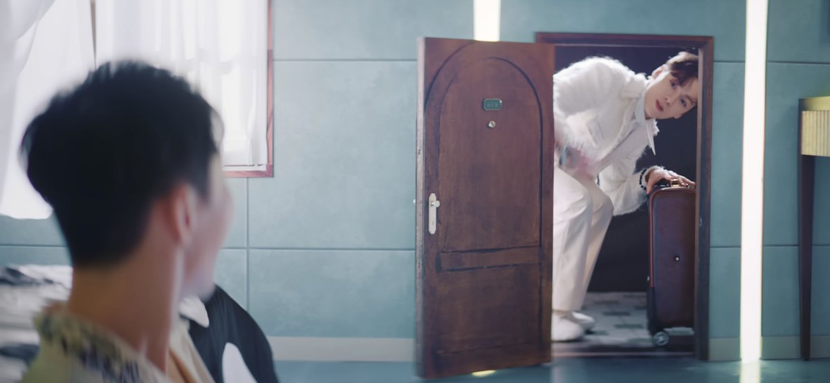 버논이는 왤케 버논이처럼 등장하지

어 뭐햄                         Oh. 있었네.
                                 형 배고프면 8층 와.
