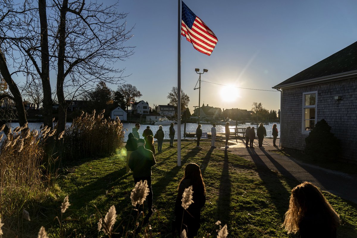 NBCNews's tweet photo. Voters line up to cast their ballots in Warwick, Rhode Island.

📷 David Goldman / AP https://t.co/OvBgsIe8TM https://t.co/wOYczpZKa2