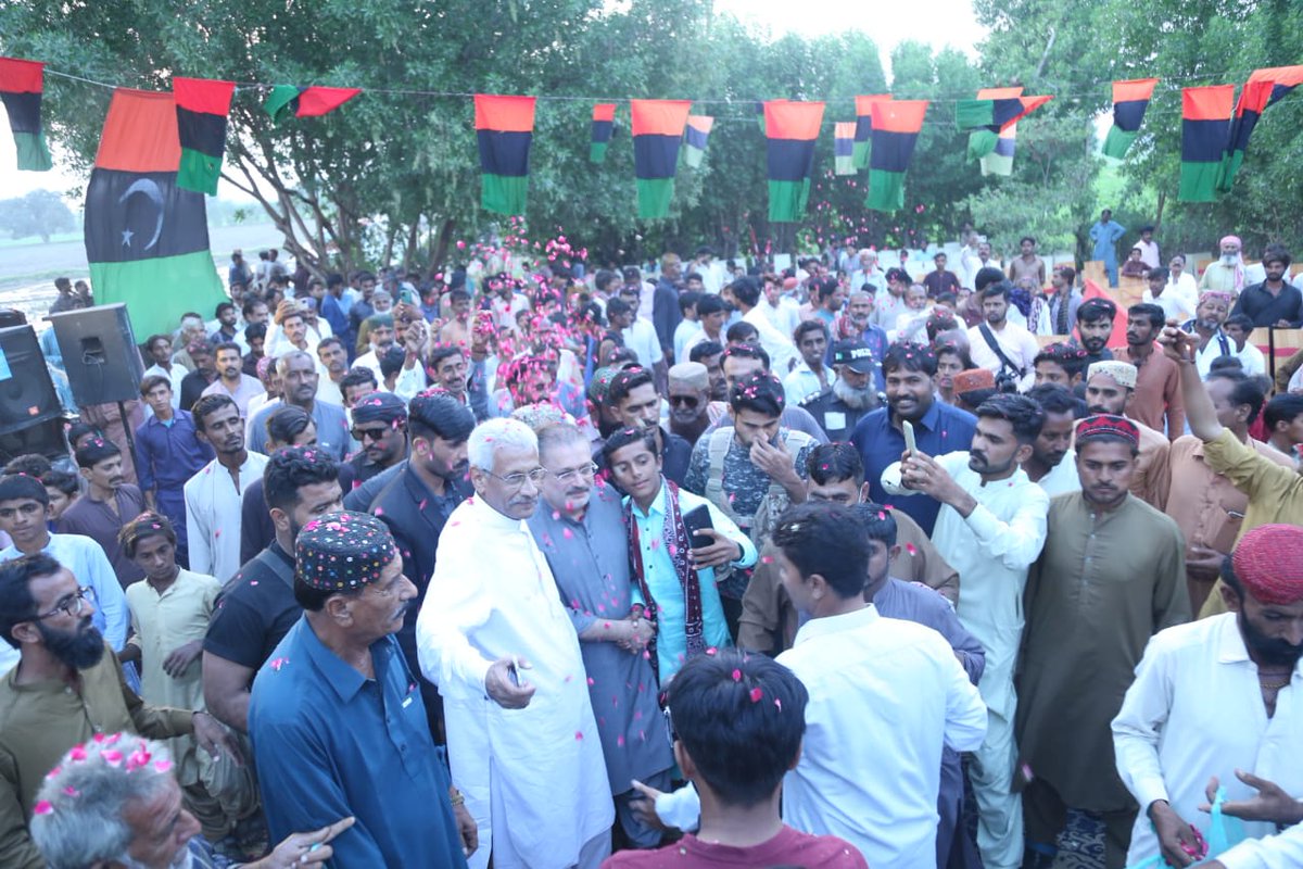 ZounrAsad's tweet photo. #UpdatePs63
(08/11/22)
صوبائی وزیر اطلاعات وٹرانسپورٹ سندھ @sharjeelinam کی اپنے حلقے #PS_63 کے یوسی بوہکی میں آمد,
صوبائی وزیر شرجیل میمن نے پی پی پی رہنما دودو وگھیو کی جانب سے دیے گئے ظہرانے میں شرکت کی,
عوام کی بڑی تعداد نے صوبائی وزیر کاوالہانہ استقبال کیا
@BBhuttoZardari https://t.co/cQE88DSiBy