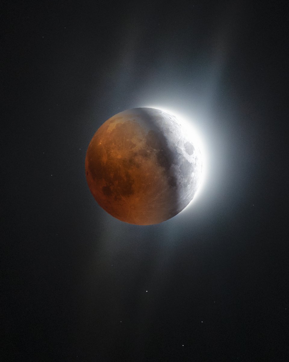 forecaster25's tweet photo. My HDR photo of the blood moon #LunarEclipse this morning. Drama in the sky on #ElectionDay https://t.co/P7toLNjSVP