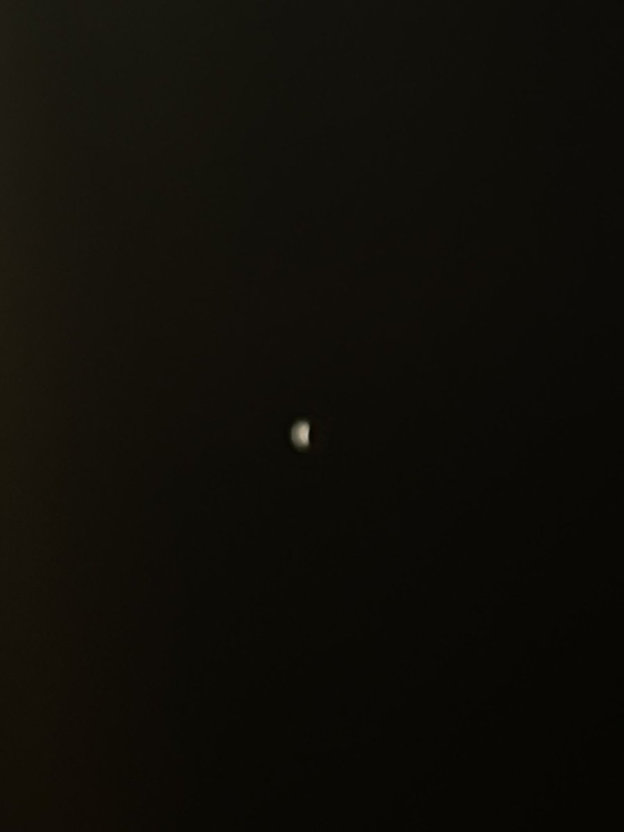 Rio_fuyajyo's tweet image. これしか撮れなかった🌙
おやすみなさい！またあしたも元気に出勤します🏯🦋