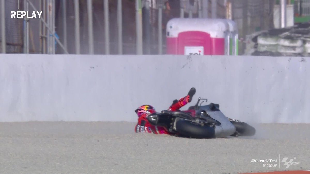 First @ducaticorse crash for @Bestia23 😱

The Italian is pushing hard as we edge closer to the final hour of the #ValenciaTest! 

#SprintingInto2023