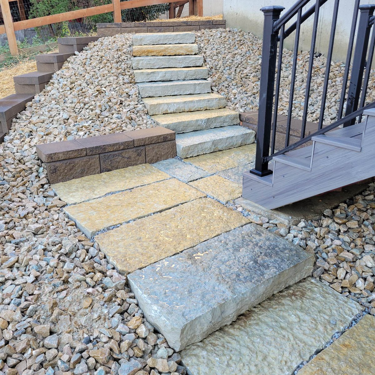 lawnscapescincy's tweet photo. One of the crews just finished this beautiful project in Hebron, Kentucky! Keeping it clean!

DESIGN | BUILD | MAINTAIN

#stonework #paverpatio #landscaping #retainingwall #outdoorliving #landscapedesign #alanblock #unilock https://t.co/Ans0rXEUIX