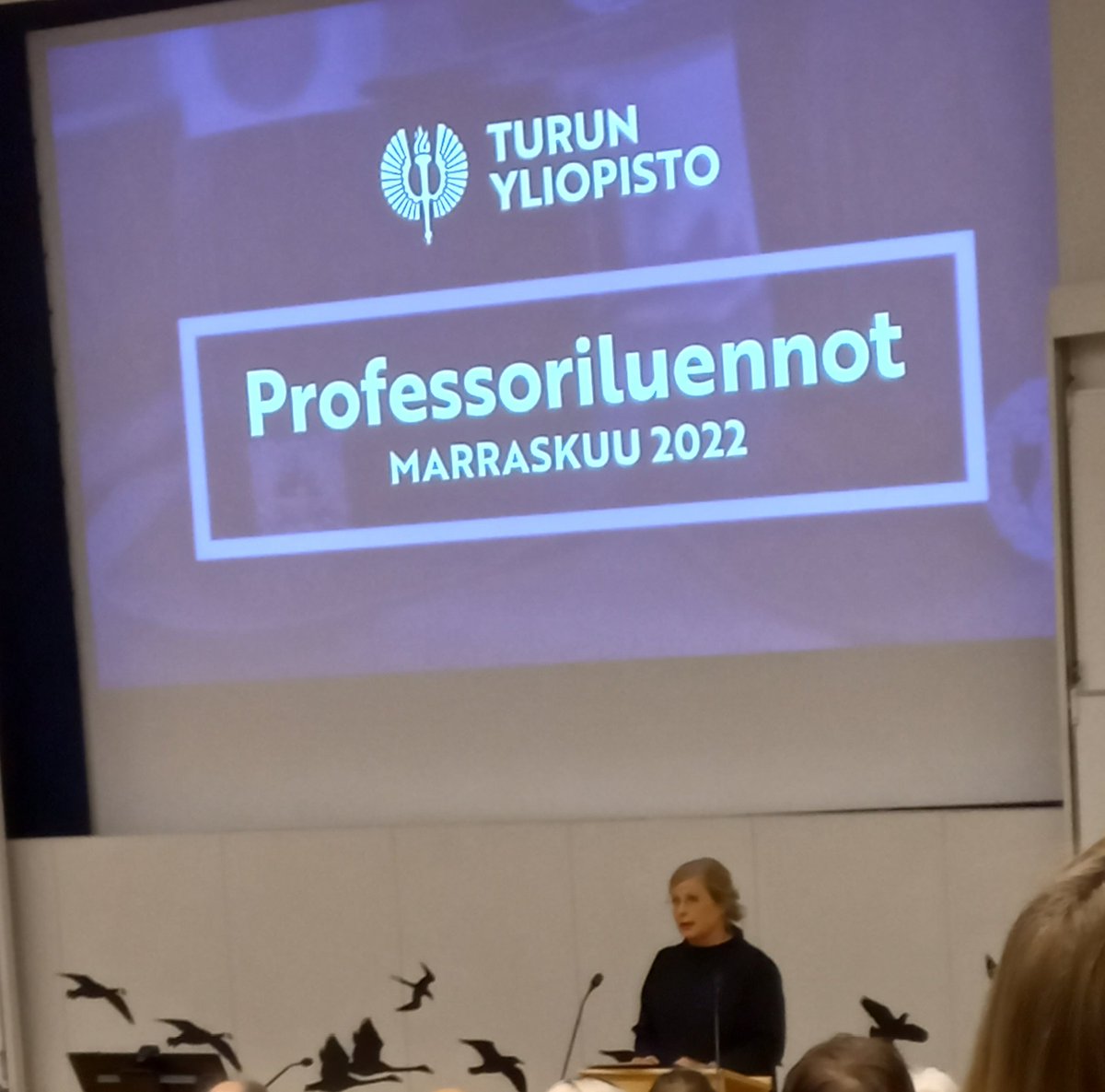 #professoriluennot käynnissä: @maijala_minna puhuu #kestäväkehitys-teemoista ja -taidoista kieltenopetuksessa. #kieltenopetus antaa myös #demokratiakasvatus ta ja #arvokasvatus ta.