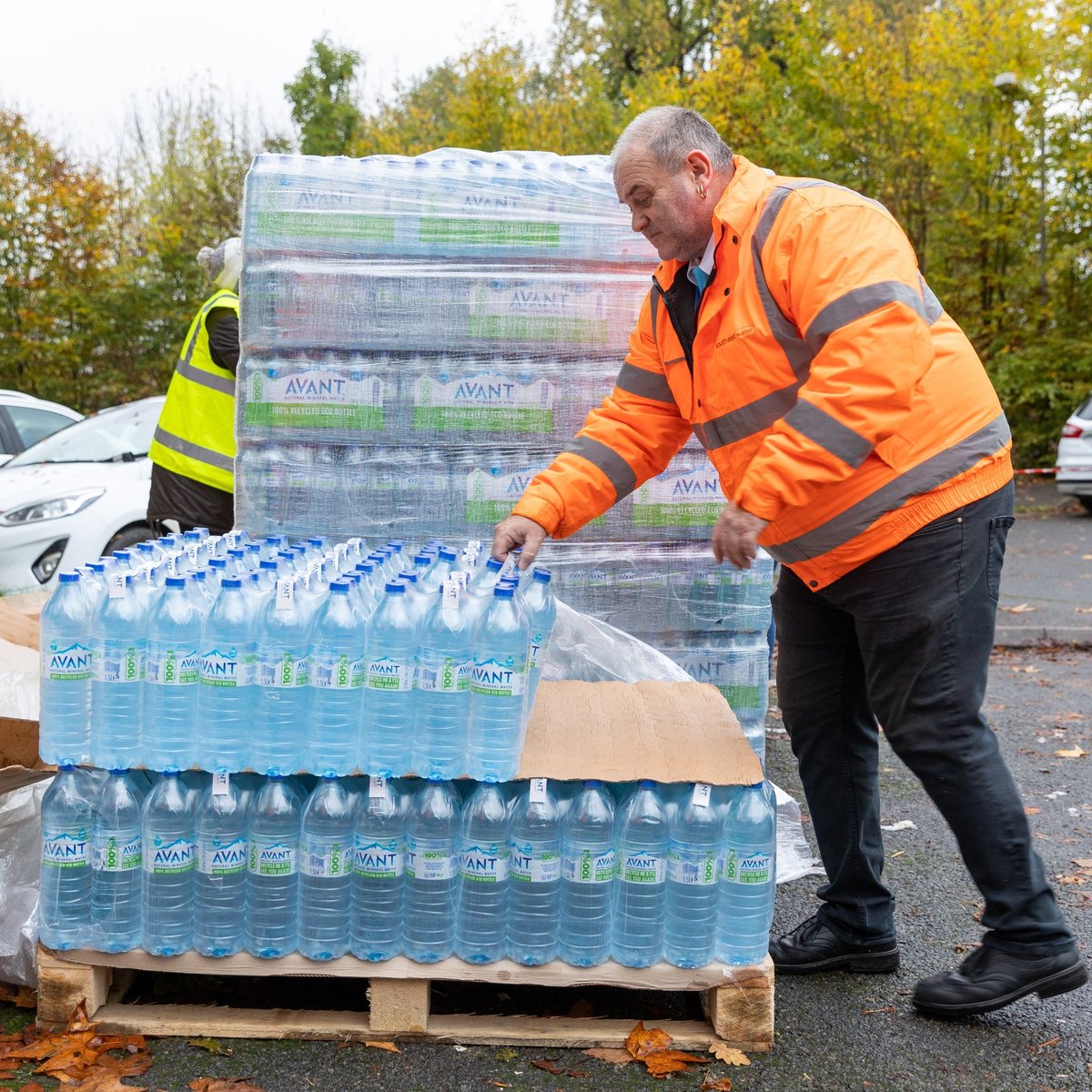 sewateruk's tweet photo. For our customers in Goudhurst, Pembury, Midhurst, Lamberhurst, Kilndown, Hawkhurst, Northiam, Sandhurst & surrounding areas who remain without water, there is a bottled water station at Matfield Village Hall, Matfield, Tonbridge, TN12 7LW.
#SouthEastWater 💦 #SEWServiceUpdates https://t.co/BYMXFhoYzD