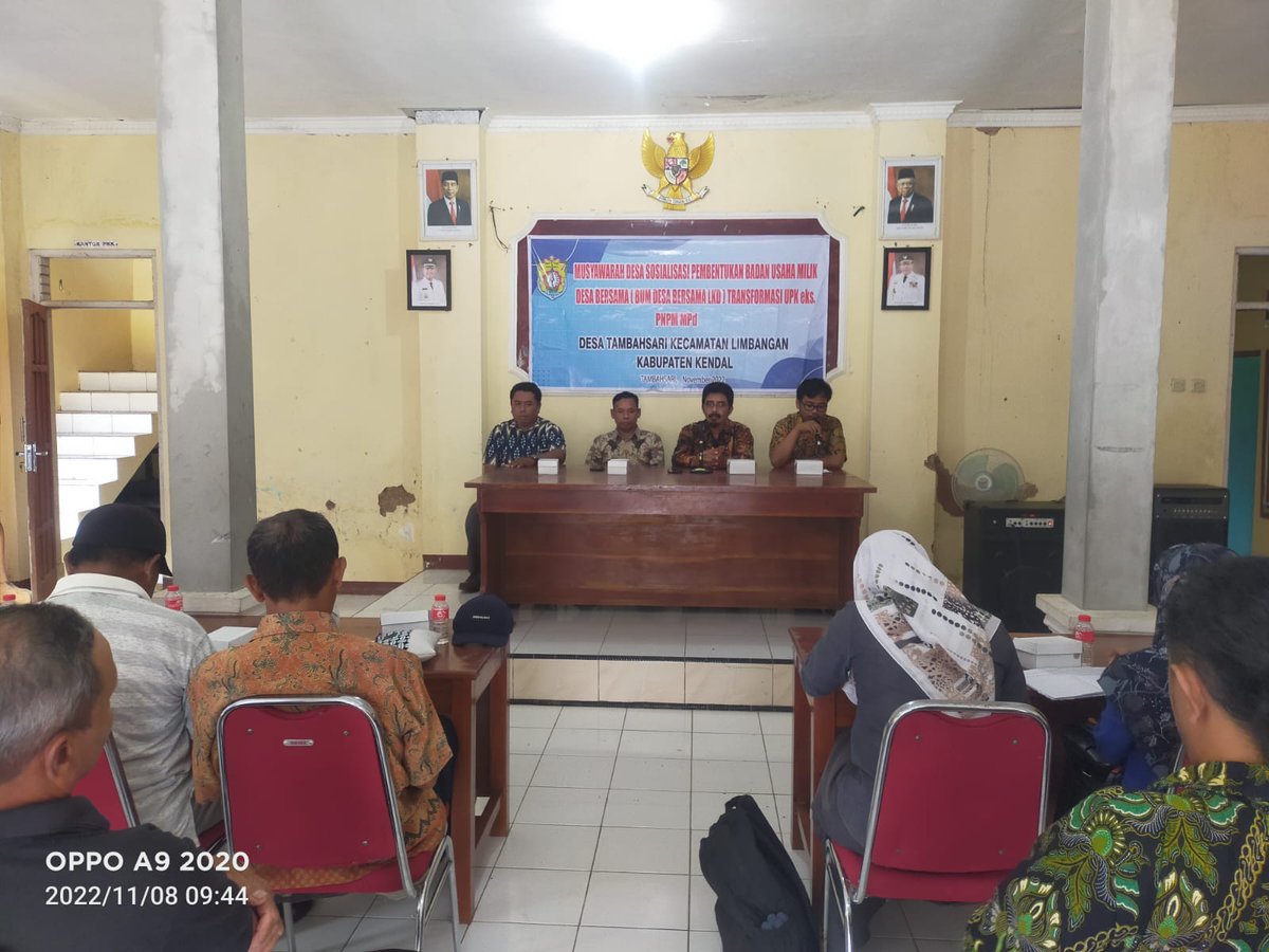 Fasilitasi Musdes Sosialisasi Transformasi UPK ke Bumdesma di Desa Tambahsari, Kecamatan Limbangan.
#PendampingKendal <a href="/jokowi/">Joko Widodo</a> <a href="/halimiskandarnu/">ABDUL HALIM ISKANDAR</a> <a href="/ganjarpranowo/">Ganjar Pranowo</a> <a href="/dicoganinduto/">Dico Ganinduto</a> @Kemendespdtt <a href="/tppkemendes/">TPP KEMENDES</a> <a href="/TPPJateng/">TPP PROVINSI JATENG</a>