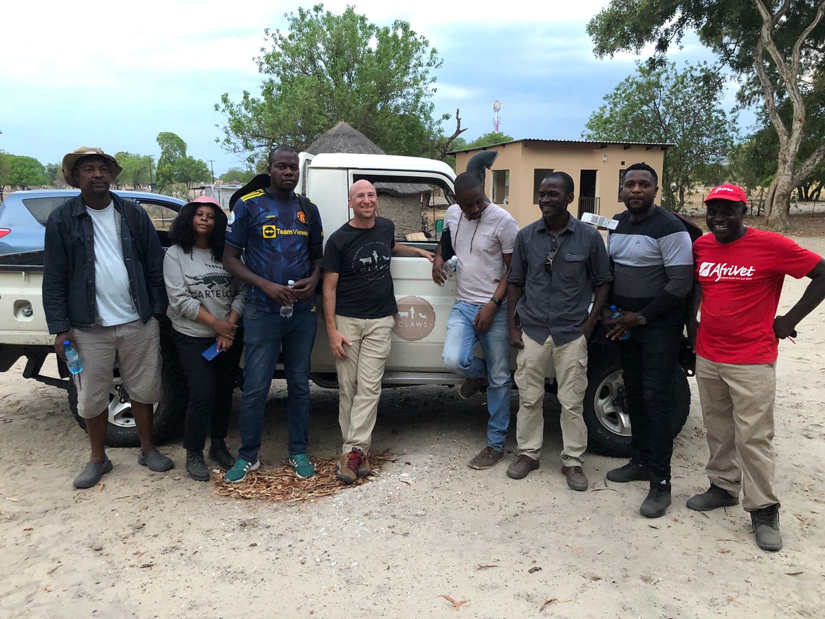 SpaceforGiants's tweet photo. 1/2 A key part of the #AfricanConservationJournalismProgram is helping get reporters out into the field so they can cover the stories that matter, which are often far away from newsrooms. Last week, Team Botswana visited #ClawsConservancy in the #OkavangoDelta. https://t.co/wntdQVRpnE