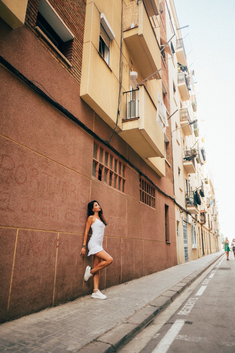 Barcelona streets with Po #photoshraphy #photoshoot #moody #model #streetphotography
