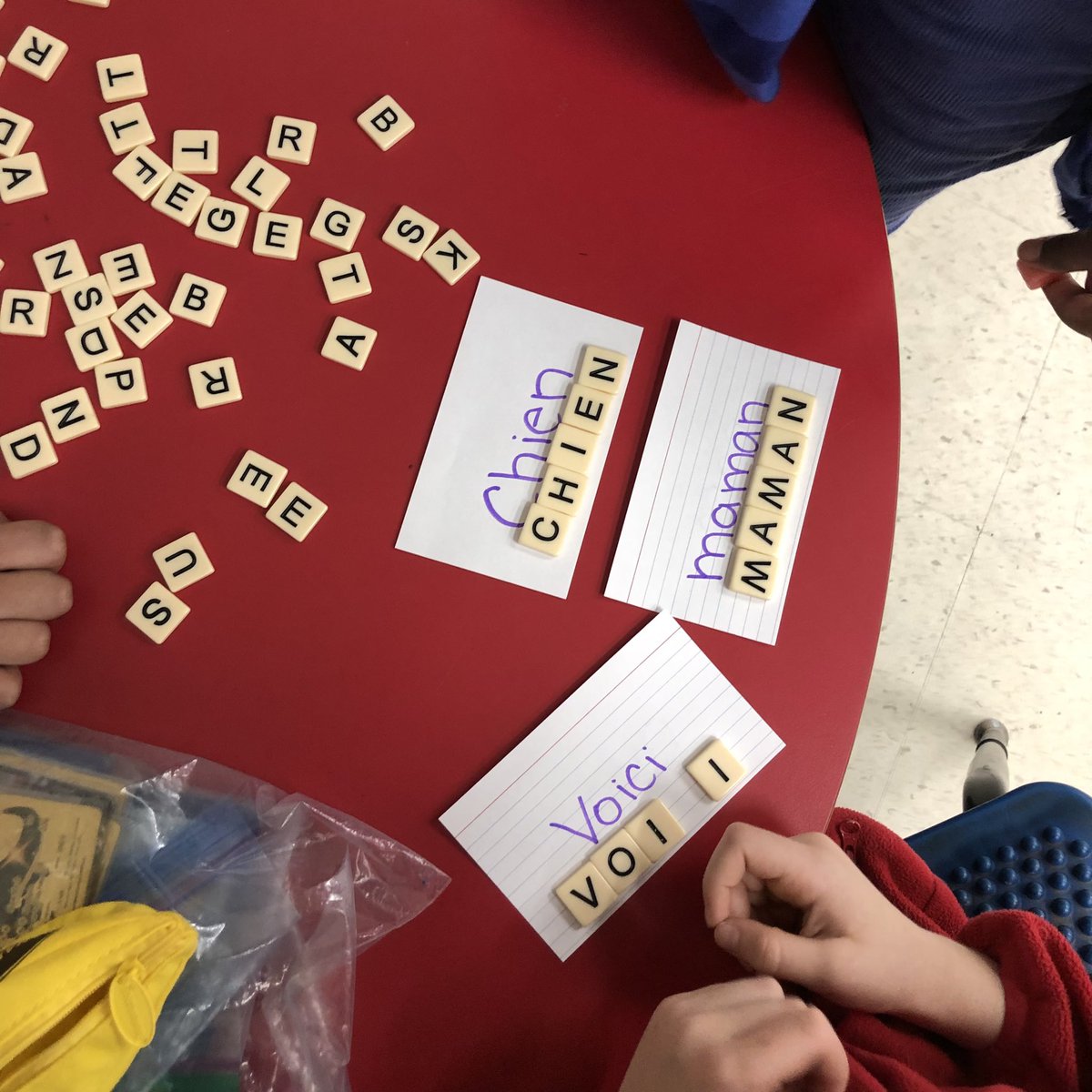 mmekkelly's tweet image. Aujourd’hui nous avons commencé des centres de littératie! Les élèves l’on BEAUCOUP aimé! @HRCE_NS @MmeMiguelle @SkiierGirl8 @BurtonEBES #SeeWhatIAmLearning #FrenchImmersion #EBES