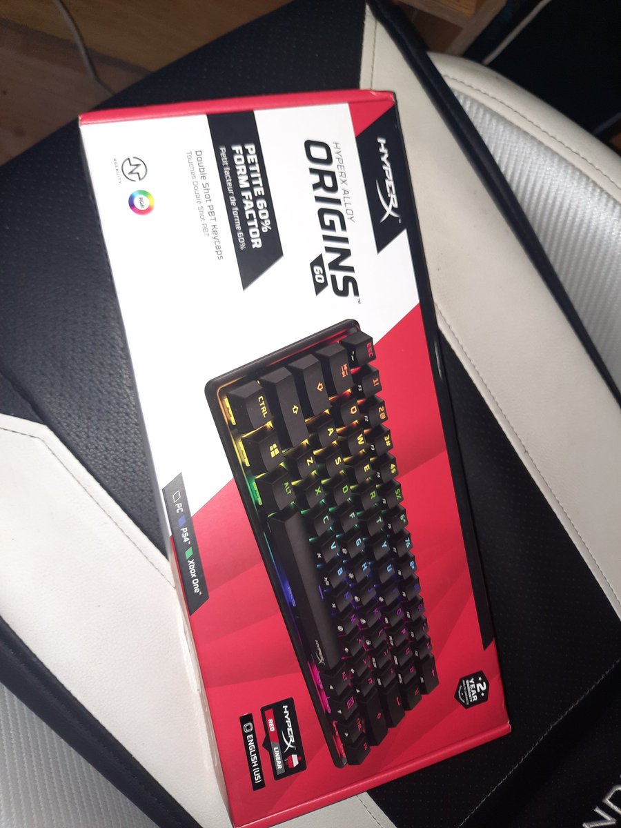 Czewick's tweet photo. Farmeo camps de vp y también teclados, gracias @WomboProHub @HyperXLatam se re portaron :) https://t.co/qu9xtDOQsy