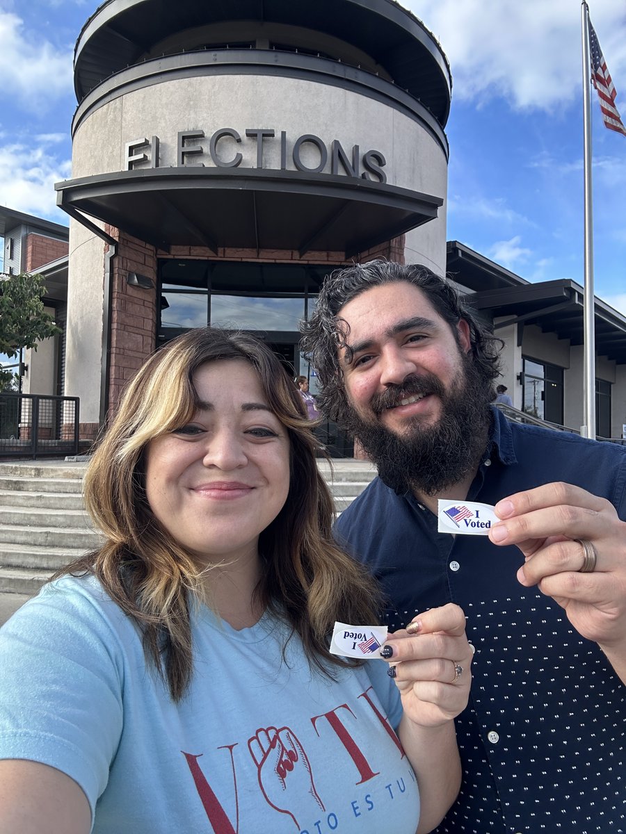 PuroPincheSA's tweet photo. We voted! For @BetoORourke and all the dems on our ballots! We need to VOTE ABBOTT OUT! https://t.co/GL3jxOhjHQ