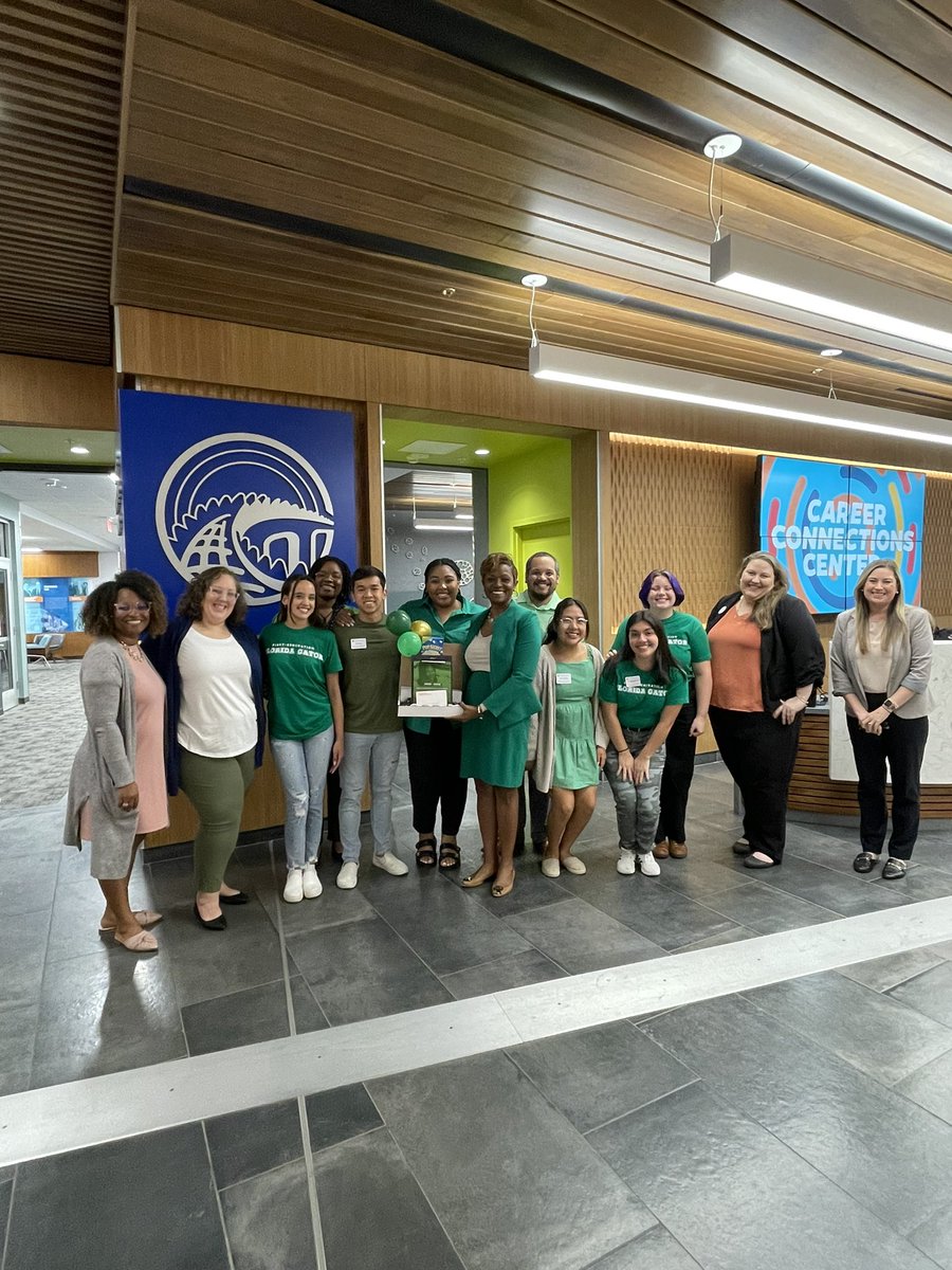 UFCareerCenter's tweet image. Happy National First-Gen Day! This morning we had the honor of being awarded the 2022 First-Generation Champions Award! We want to thank @MFOSatUF for not only the recognition, but also all the hard work they do to support First-Generation students here at @uflorida. #firstgenuf
