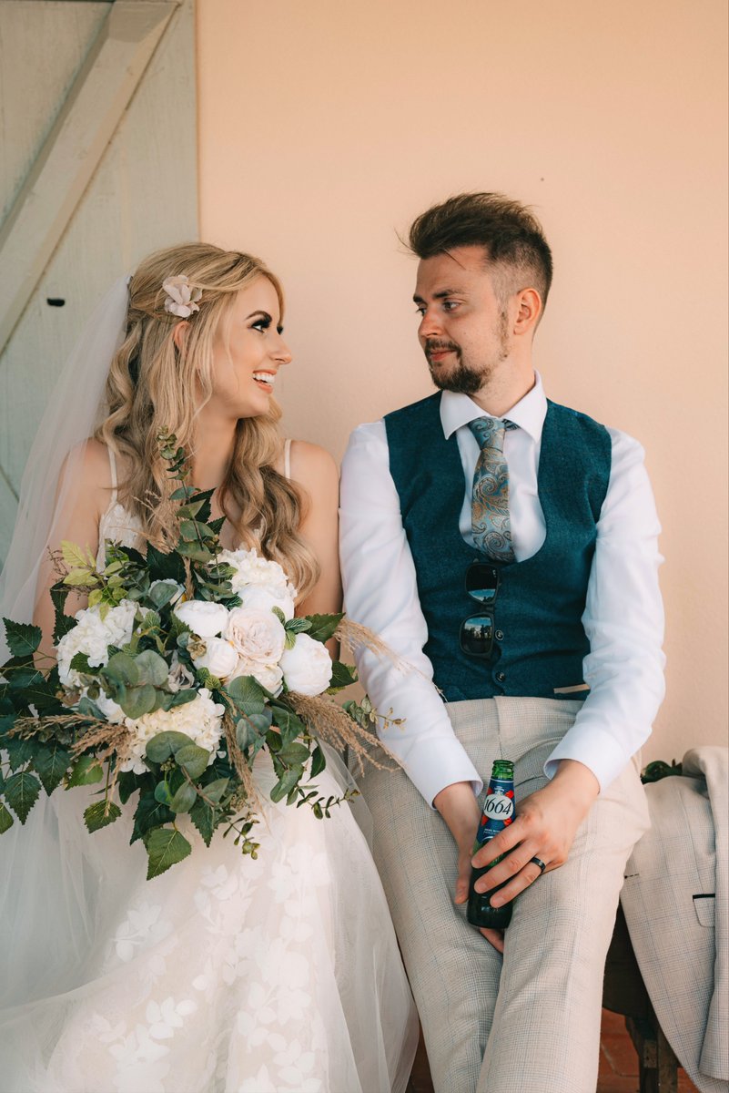 hannahsutcliffe's tweet photo. @Kronenbourg1664 Any chance of some compensatory beers since you accidentally sponsored our main wedding photos??😂🙈🍺

#Kronenbourg #beer #wedding #fail https://t.co/D4OkJMYqPQ