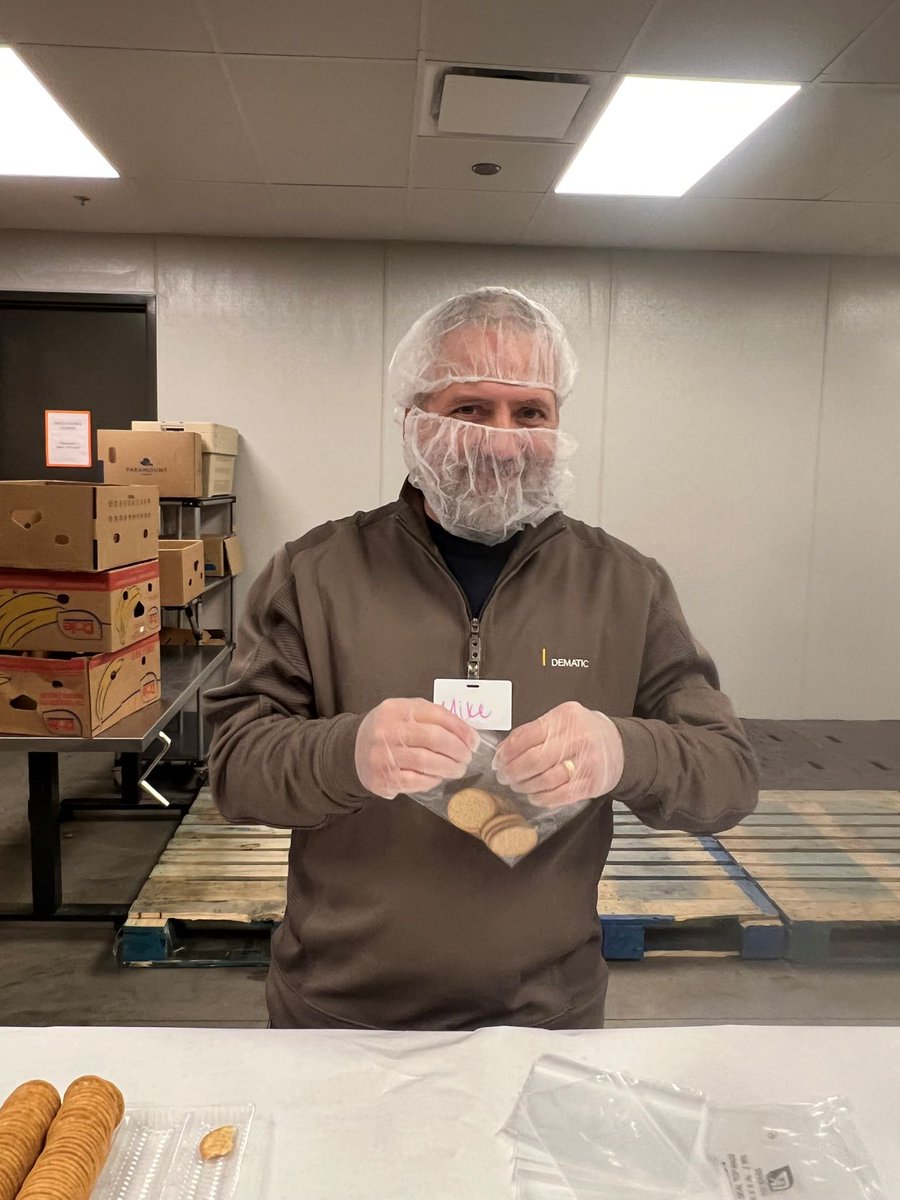 DematicAmericas's tweet photo. Several members of @DematicGlobal's Global Supply Chain team spent the afternoon volunteering at the Grand Rapids @kidsfoodbasket, assisting the nonprofit in its effort to deliver healthy meals to children across West Michigan. #LifeatDematic https://t.co/auTtG1KDwZ