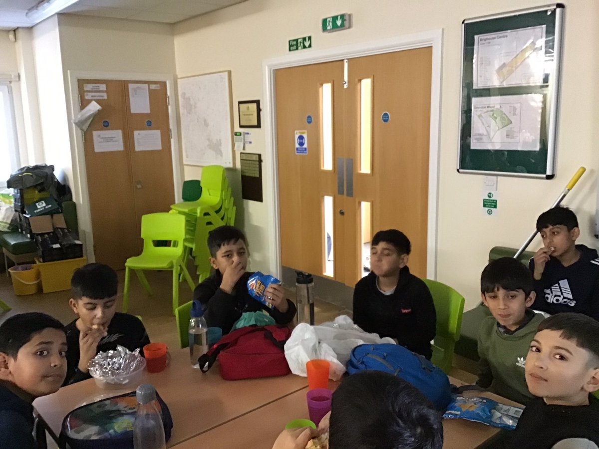 alstonprimaryb9's tweet photo. Year 5 have enjoyed a nutritious lunch at the Brighouse. @TheBrigHouse. #RRSA #article24 #article31 https://t.co/HHDFBqhKpp