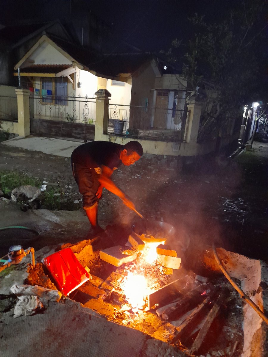 aripdharmawan's tweet photo. Soreang malam ini 🤏 https://t.co/PDbGDOKscU