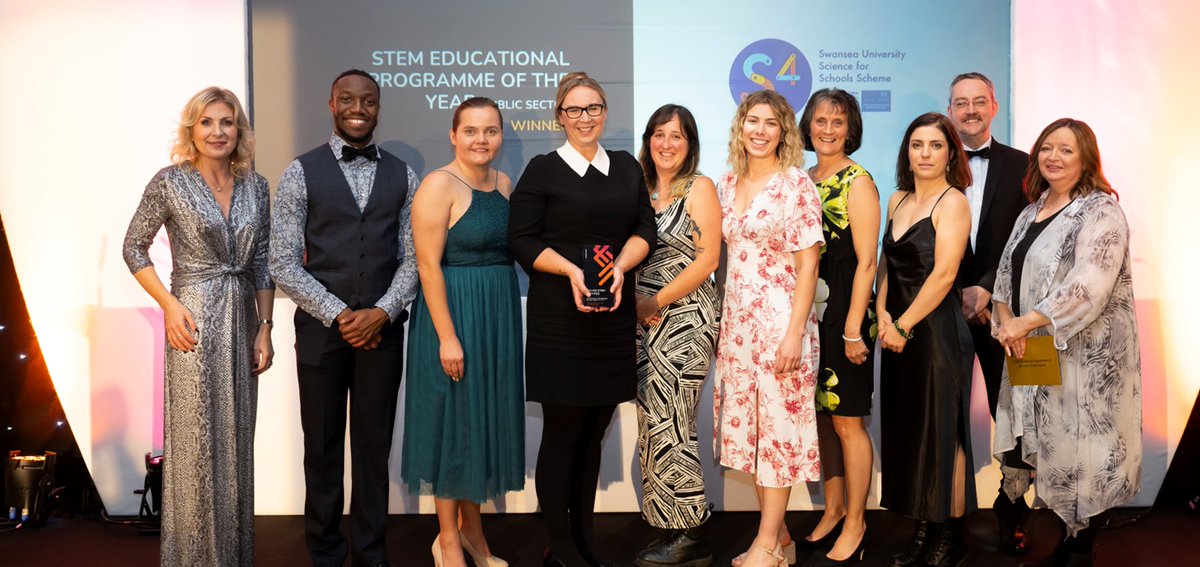 Prif_Abertawe's tweet photo. 👏Llongyfarchiadau i gynllun @swansci4 am ennill y wobr am Raglen Addysg y Flwyddyn @WalesStem am ei waith i ddarparu allgymorth STEM i bobl ifanc sy’n cael effaith fawr.
#AddysgSTEM #STEMCymru
▶️https://t.co/xbVoyeFJXe https://t.co/LHd6kI3Fcm