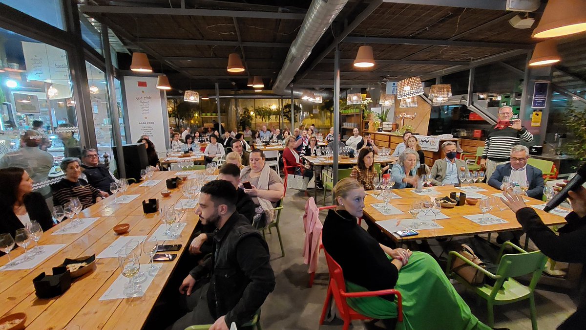 Sabores de Córdoba (@saboresdcordoba) on Twitter photo Ayer reanudamos las presentaciones de "Siente los Sabores de Córdoba" en el <a href="/MercVictoria/">Mercado Victoria</a>.
De la mano de nuestra asociada Concha Torrecilla presentamos a <a href="/BodegasAlvear/">Bodegas Alvear</a>.
Con n/ presidenta <a href="/yolandatomico/">Yolanda Tomico</a>, gerente Mercado Victoria @PacoMulero1 y repres. de la bodega.
<a href="/makroESP/">Makro España</a> Ayer reanudamos las presentaciones de "Siente los Sabores de Córdoba" en el <a href="/MercVictoria/">Mercado Victoria</a>.
De la mano de nuestra asociada Concha Torrecilla presentamos a <a href="/BodegasAlvear/">Bodegas Alvear</a>.
Con n/ presidenta <a href="/yolandatomico/">Yolanda Tomico</a>, gerente Mercado Victoria @PacoMulero1 y repres. de la bodega.
<a href="/makroESP/">Makro España</a>