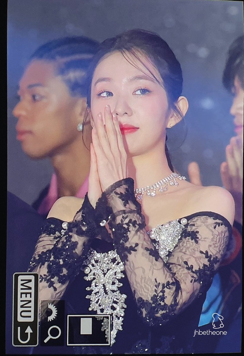 jhbetheone's tweet photo. Irene Preview 2 @ 20221108 GMA

SCREAM FOR HER 🐰

#아이린 #IRENE
#Redvelvet https://t.co/dvyZNwoa9h