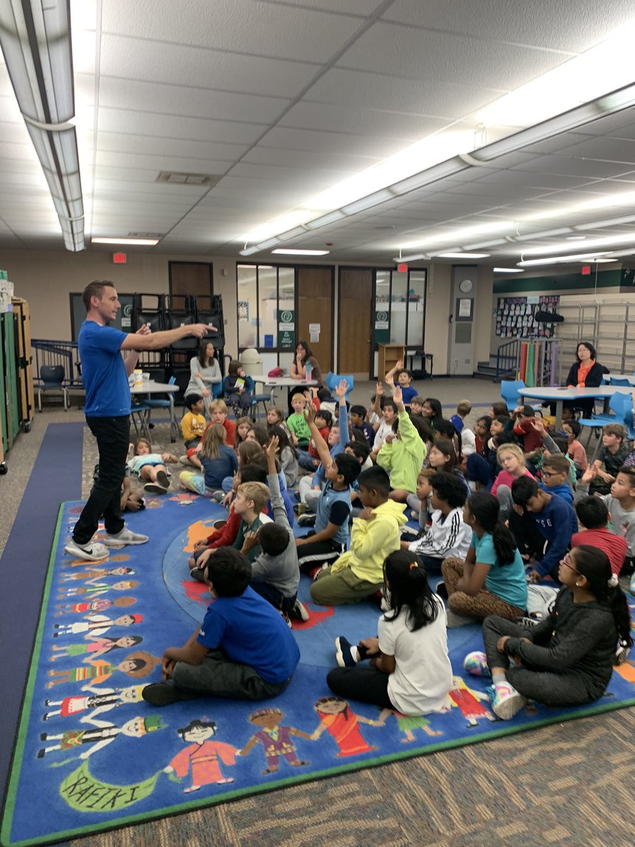 Mr_Canfield's tweet photo. Thank you to @KevinJeanes for coming to visit 3rd grade Schroeder students during our weather unit! #SchroederDragons https://t.co/U4ygOttKUL
