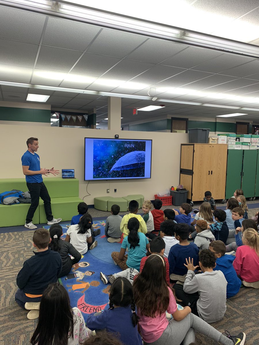 Mr_Canfield's tweet photo. Thank you to @KevinJeanes for coming to visit 3rd grade Schroeder students during our weather unit! #SchroederDragons https://t.co/U4ygOttKUL